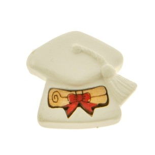 Bomboniera decorazione Cappello LAUREA TOCCO in gesso bianco con Pergamena in legno D 3 cm confezione 12 pz art 08A073