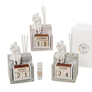 Bomboniera diffusore profumatore terracotta coppia innamorati calendario h 11 cm con scatola set 3 pz art 02A247