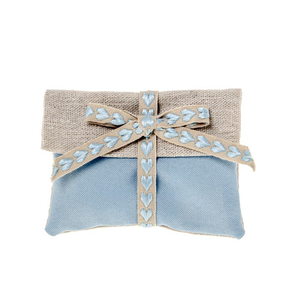 Bomboniera sacchetto tipo busta tessuto celeste con nastro cuori 11 x h 8 cm confezione 12 pz art C2616