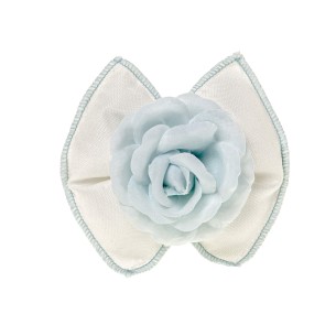 Bomboniera sacchetto fiocco in tessuto bianco inserto fiore rosa celeste 10 cm confezione 12 pz art C2707