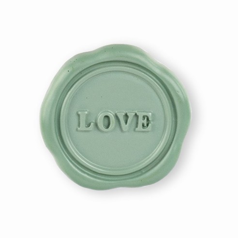 Bomboniera decorazione poliresina tipo ceralacca colore salvia con scritta  LOVE D 3,5 cm con adesivo