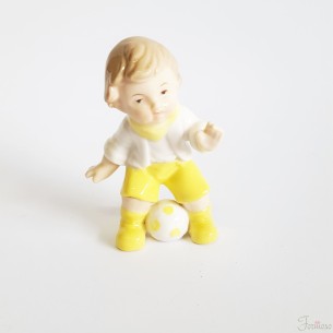 Bambino Calciatore in porcellana gialla bomboniera h 9 cm - ART 56276
