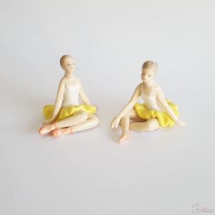 Bomboniera  Set 2 ballerina seduta ceramica gialla varie figure h 6,5 cm art 56274