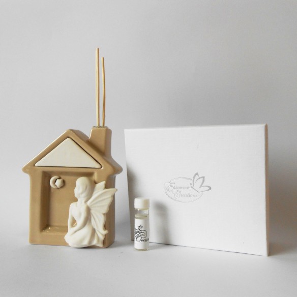 Diffusore profumatore casetta con Fatina bianca h 13 Cm bomboniera art 02951