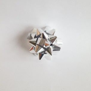 Coccarda stella adesiva decorazione busta pacco regalo 10mm Argento 10pz art ARG10