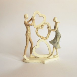 Bomboniera Coppia sposi con inserto cuori in resina avorio wedding h 16 cm art 049468