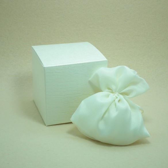 Bomboniera in legno Tonda con simbolo Sacra Famiglia in ceramica  8 x h 8 cm art 880