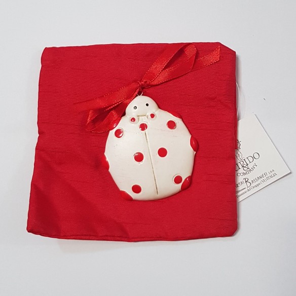 Bomboniera Sacchetto Busta confetti in RASO Rosso con inserto Coccinella ceramica 11 x 11 cm confezione 13 pz art 55602
