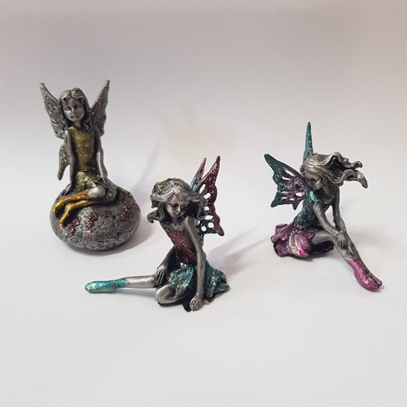 Bomboniere Fata in metallo grigio sedute varie figure 4 x h 6 cm set 3pz art 54531