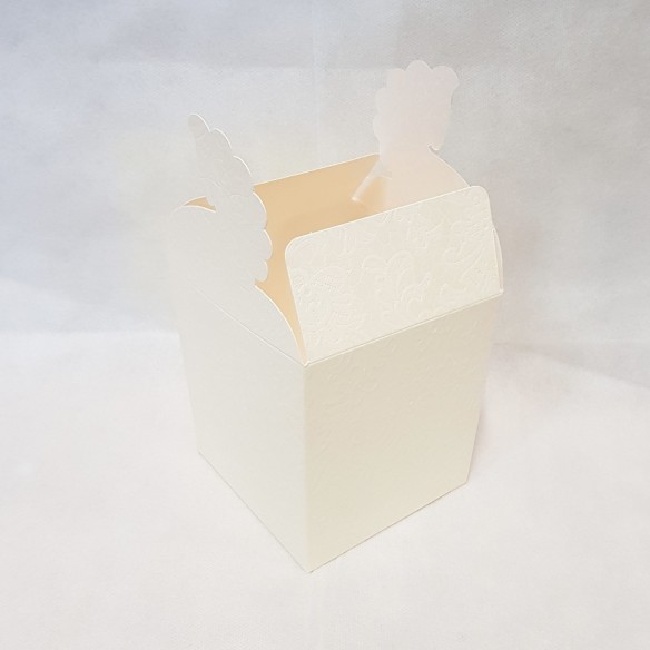 Scatola bomboniera o regalo Pieghevole Margherita Macramè AVORIO misura 12 x  12 x h 21 cm confezione 14pz art 50150