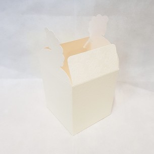 Scatola bomboniera o regalo Pieghevole Margherita Macramè AVORIO misura 12 x  12 x h 18 cm confezione 27 pz art 50149 2