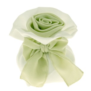 Bomboniera Sacchetto confetti in tessuto Bianco con chiusura Fiore tipo Rosa e fiocco di colore Verde base quadrata 11 cm Matrim